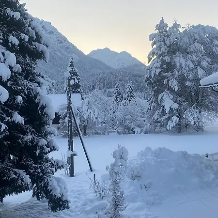 Jaegers Zwischen Ehrenberg Und Neuschwanstein