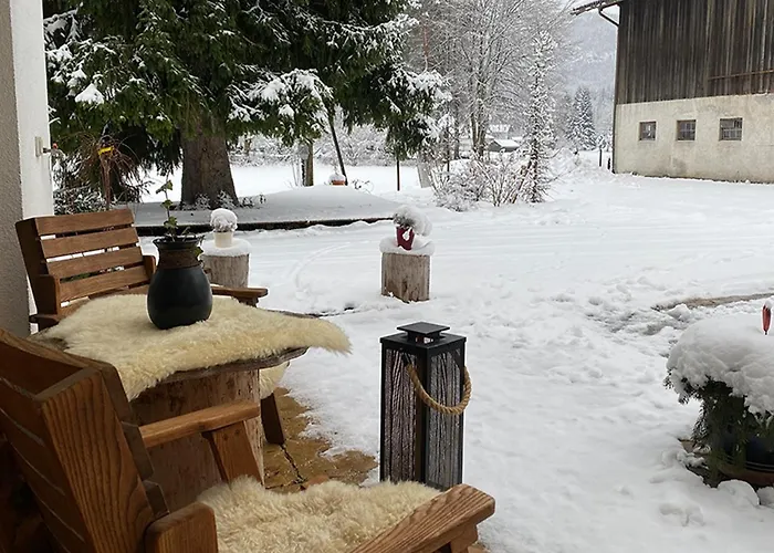 Jaegers Zwischen Ehrenberg Und Neuschwanstein Reutte